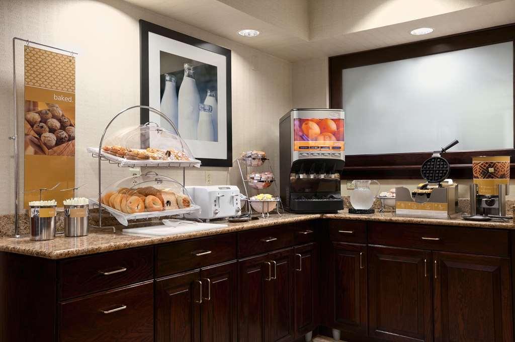 Hampton Inn Cleveland-Solon Ресторан фото