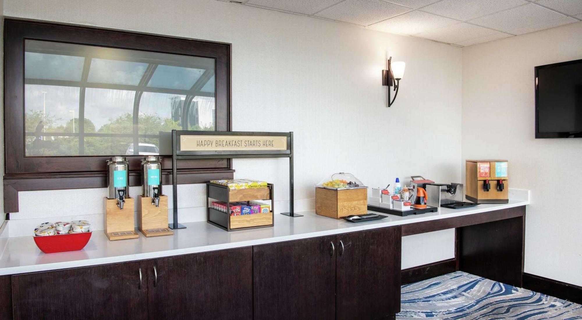 Hampton Inn Cleveland-Solon Экстерьер фото